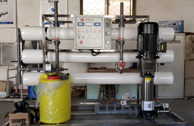 1-10噸小型<a href=http://m.trkfoods.com/fstcjssb/ target=_blank class=infotextkey>反滲透凈水設備</a>